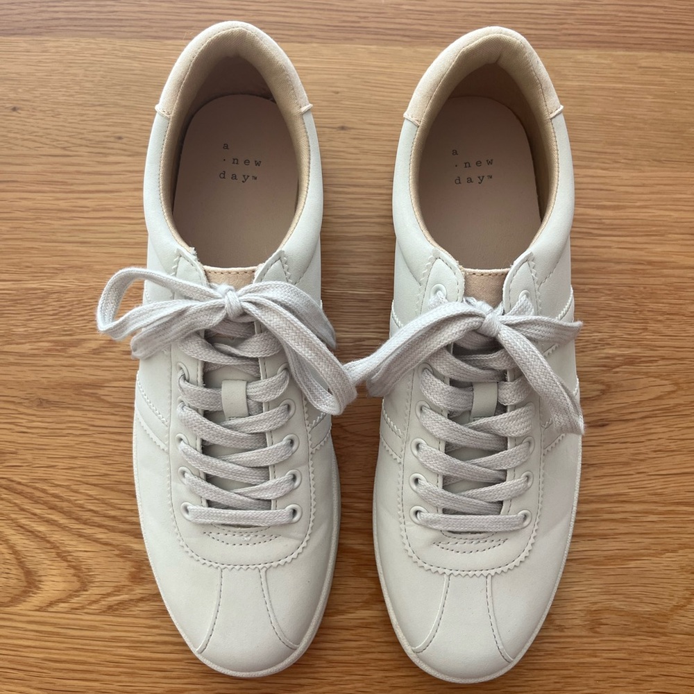A NEW DAY faux suede tennis shoes size 10